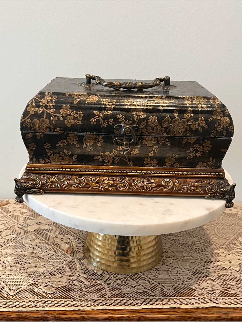 Vintage Style Floral Decorative Keepsake Box with Integrated Clock